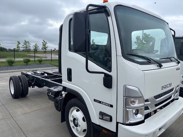 2025 Isuzu NRR Cab and Chassis - image 4